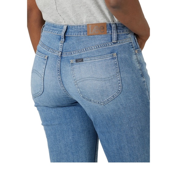 Lee - Picture 3 of 5